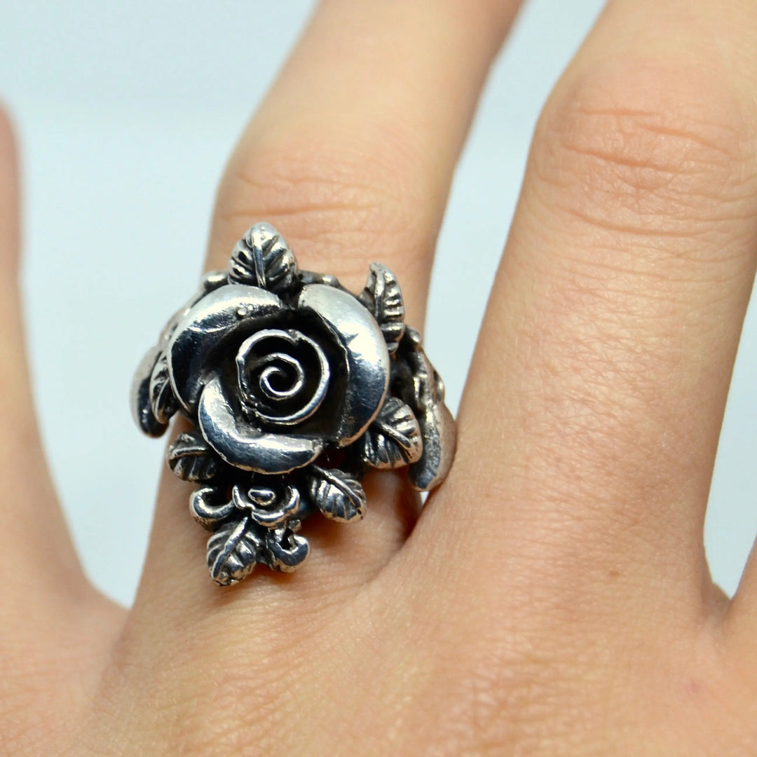 Fingerring med blade i forgyldt sterlingsølv og sterlingsølv Beadhouse of Copenhagen