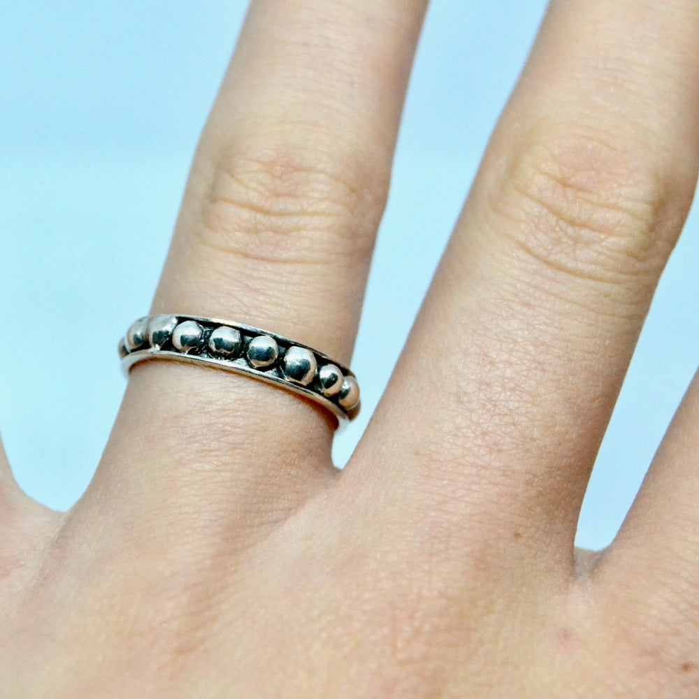 Fingerring, bånd af kugler, sterlingsølv Beadhouse of Copenhagen