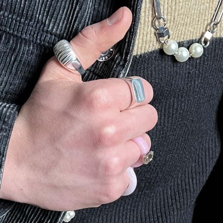 Find Fingerring, chunky rillet ring, sterlingsølv hos Beadhouse of Copenhagen i dag, med en altid hurtig levering!