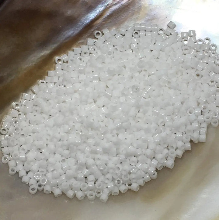 Hvide glasperler, miyuki delica beads, opaque white Krea