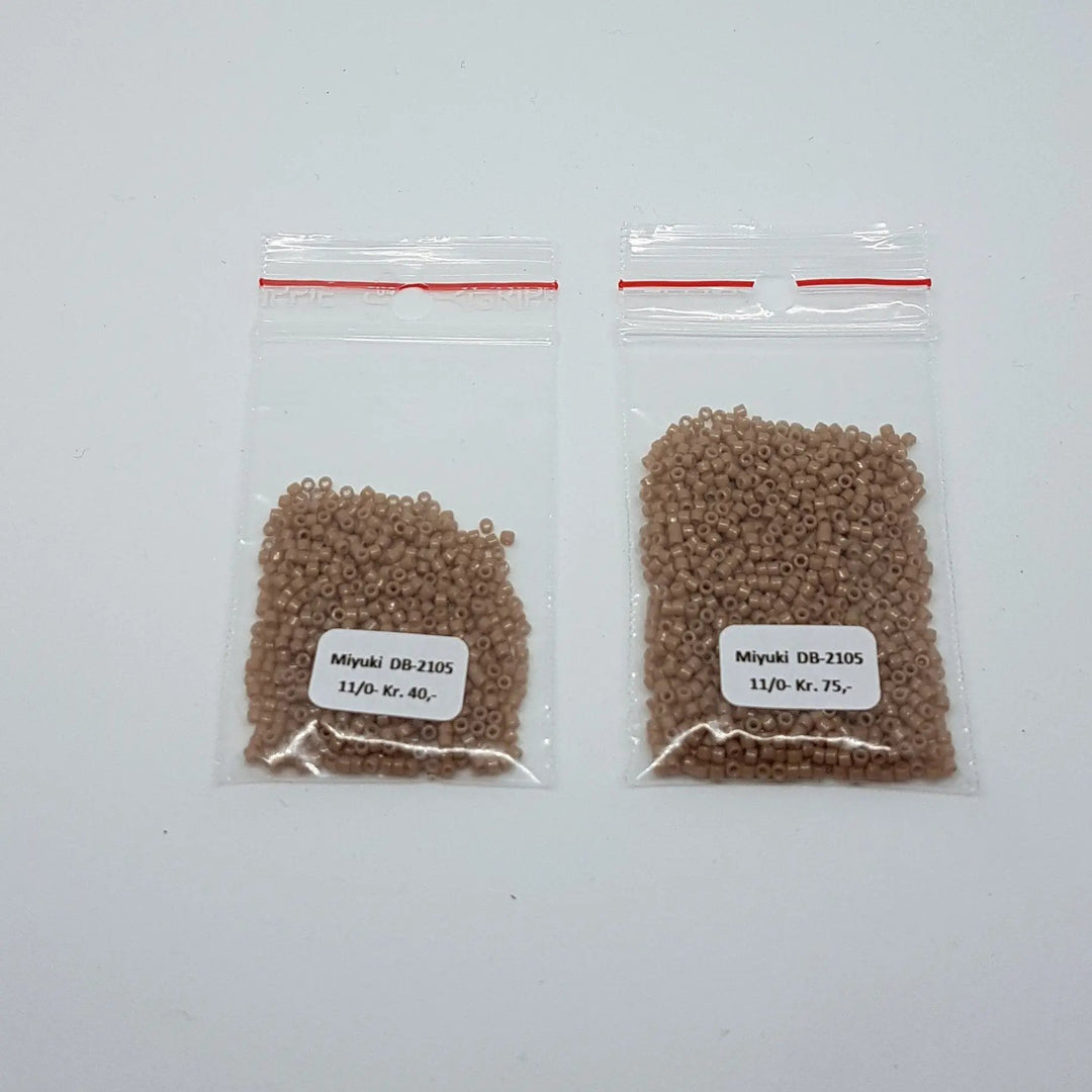 Brune glasperler, miyuki delica beads, duracoat opaque dyed beige Krea
