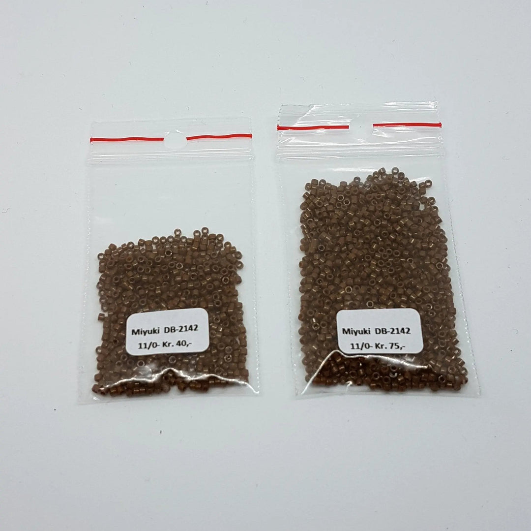 Brune glasperler, miyuki delica beads, duracoat opaque dyed cognac Krea