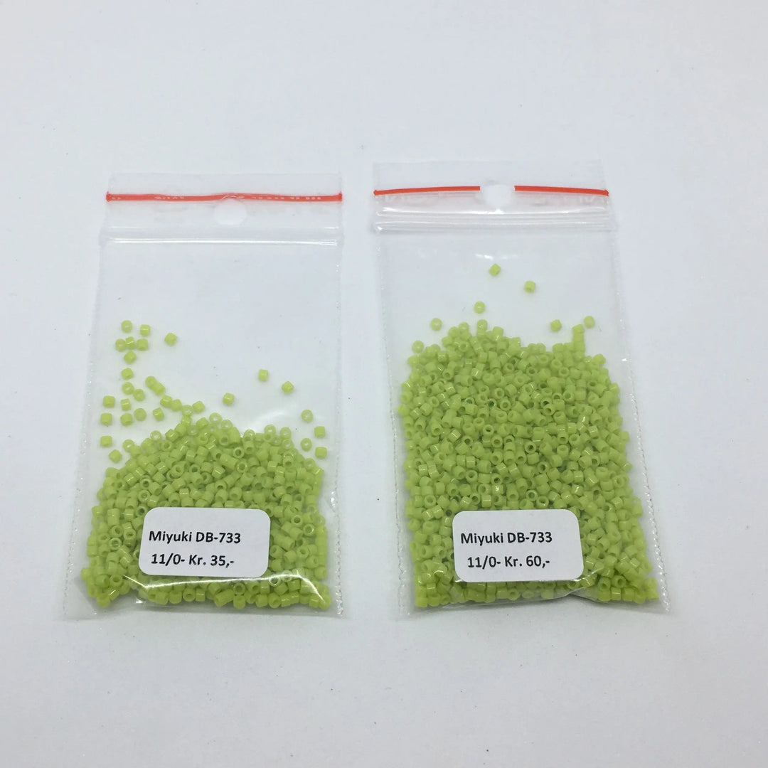 Grønne glasperler, miyuki delica beads, opaque chartreuse Krea