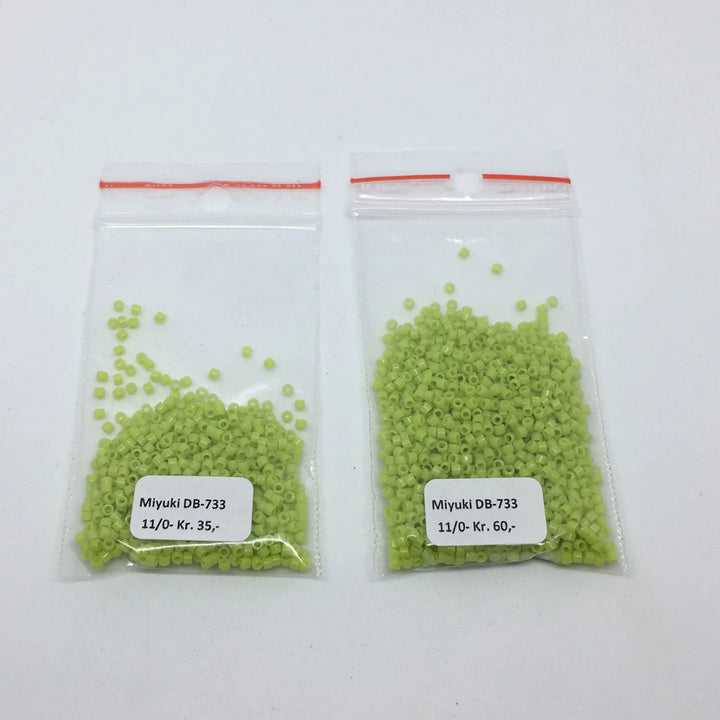 Grønne glasperler, miyuki delica beads, opaque chartreuse Krea