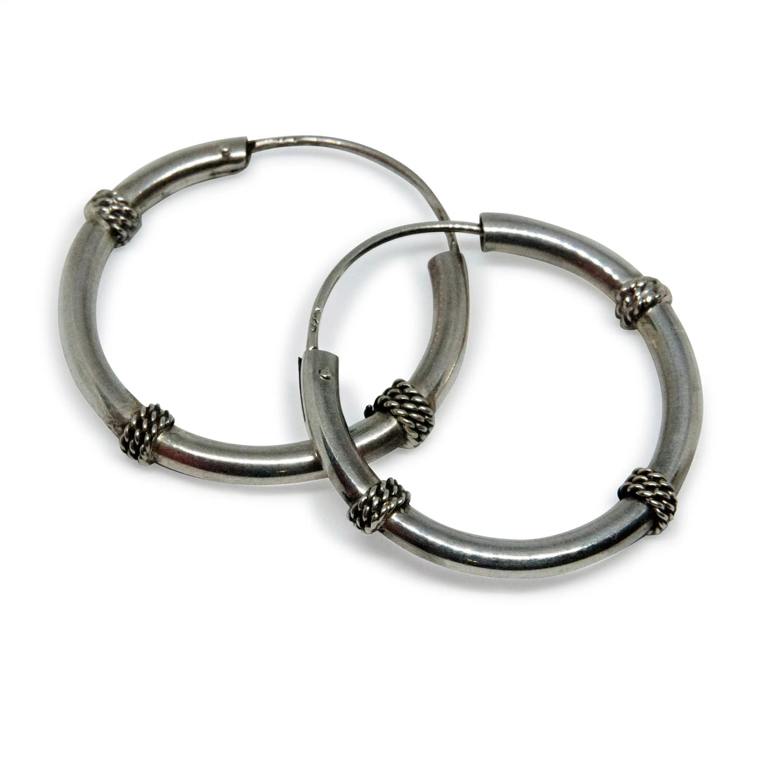 Øreringe, hoops med tre, snoede viklinger, sterlingsølv, 27-31mm Beadhouse of Copenhagen