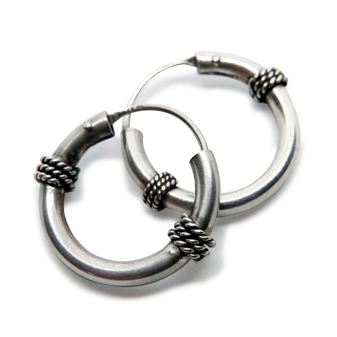 Find Øreringe, hoops med to snoede viklinger, sterlingsølv, 22 x 3 mm hos Beadhouse of Copenhagen i dag, med en altid hurtig levering!