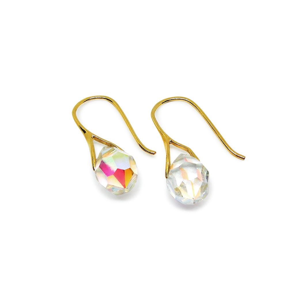 Find Øreringe, ørebøjle med crystal titania crystal drops, forgyldt sterlingsølv hos Beadhouse of Copenhagen i dag, med en altid hurtig levering!