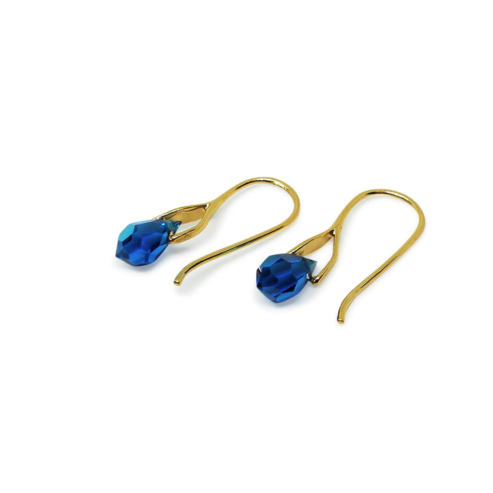 Find Øreringe, ørebøjle med capri blue ab crystal drops, forgyldt sterlingsølv hos Beadhouse of Copenhagen i dag, med en altid hurtig levering!