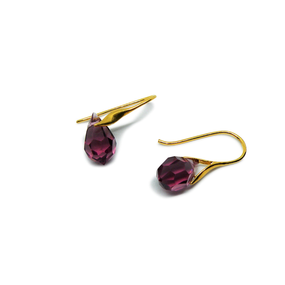 Find Øreringe, ørebøjle med amethyst crystal drops, forgyldt sterlingsølv hos Beadhouse of Copenhagen i dag, med en altid hurtig levering!