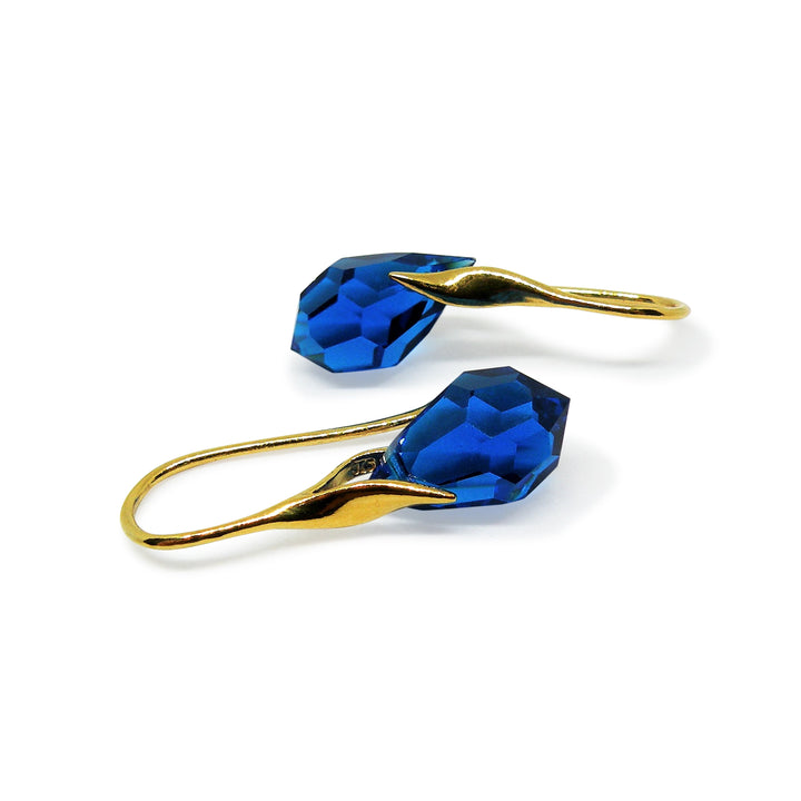 Find Øreringe, ørebøjle med capri blue crystal drops, forgyldt sterlingsølv hos Beadhouse of Copenhagen i dag, med en altid hurtig levering!