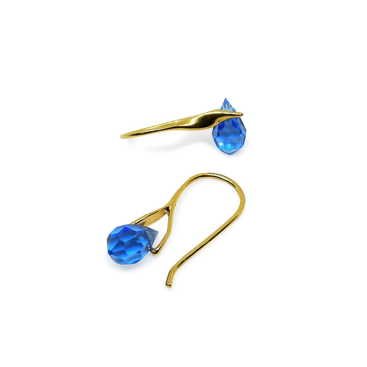 Find Øreringe, ørebøjle med sapphire crystal drops, forgyldt sterlingsølv hos Beadhouse of Copenhagen i dag, med en altid hurtig levering!