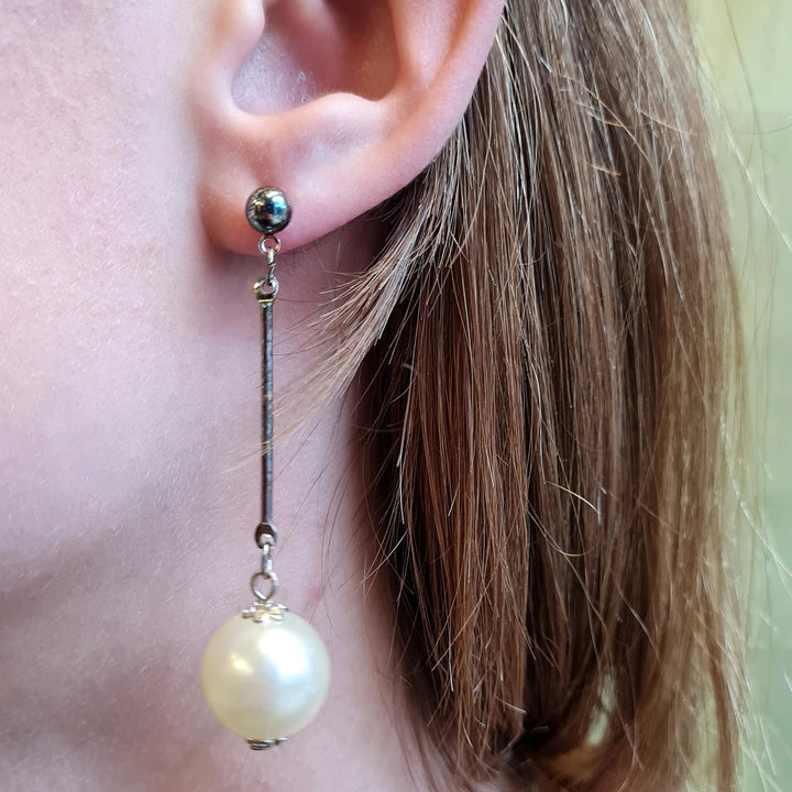 Øreringe, ørestikkere stav og imiteret perle,  forsølvet messing Beadhouse of Copenhagen