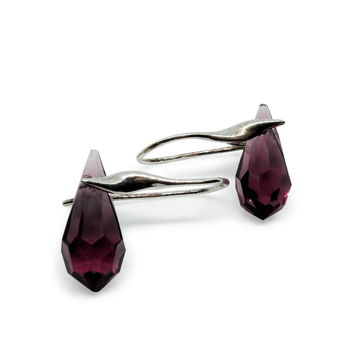Find Øreringe, ørekrog med amethyst crystal drops, sterlingsølv hos Beadhouse of Copenhagen i dag, med en altid hurtig levering!