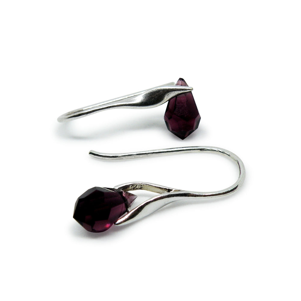 Find Øreringe, ørekrog med dark amethyst crystal drops, sterlingsølv hos Beadhouse of Copenhagen i dag, med en altid hurtig levering!