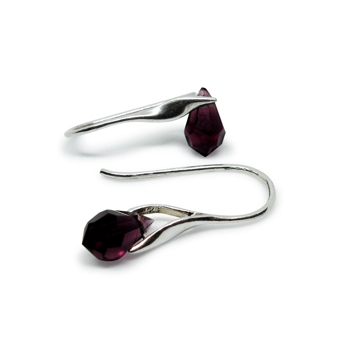 Find Øreringe, ørekrog med dark amethyst crystal drops, sterlingsølv hos Beadhouse of Copenhagen i dag, med en altid hurtig levering!