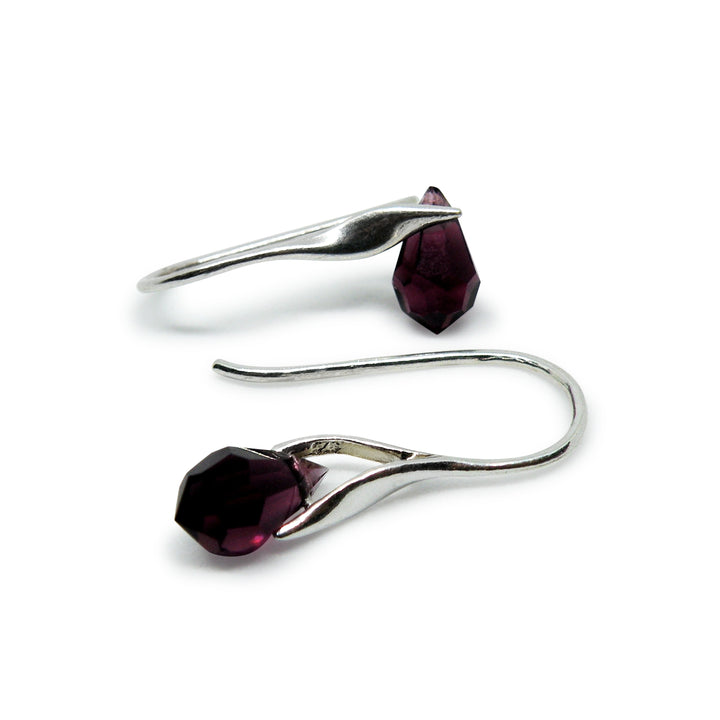 Find Øreringe, ørekrog med dark amethyst crystal drops, sterlingsølv hos Beadhouse of Copenhagen i dag, med en altid hurtig levering!