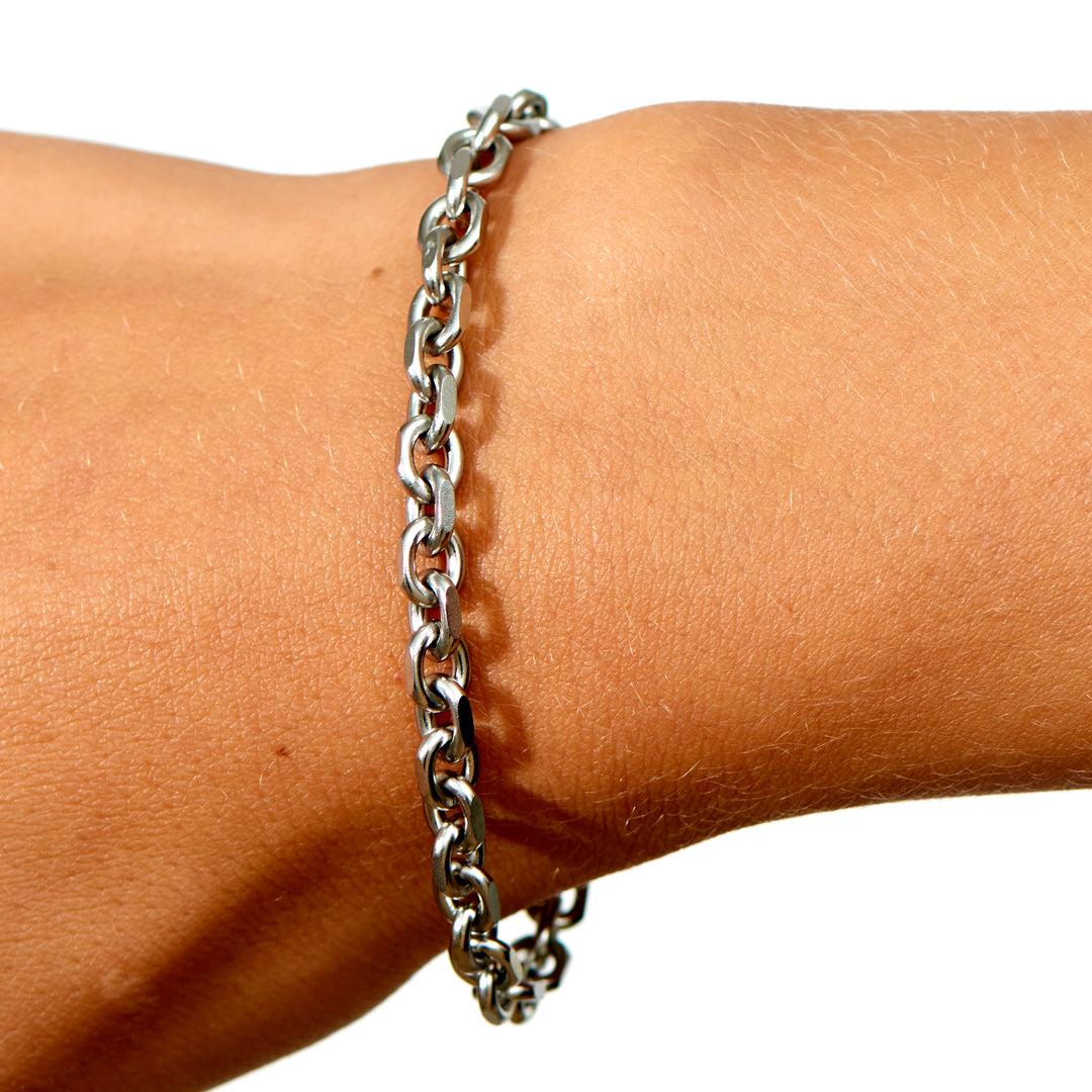Find Armbånd, anker facet kæde, stål, 18-22 cm/5 mm hos Beadhouse of Copenhagen i dag, med en altid hurtig levering!