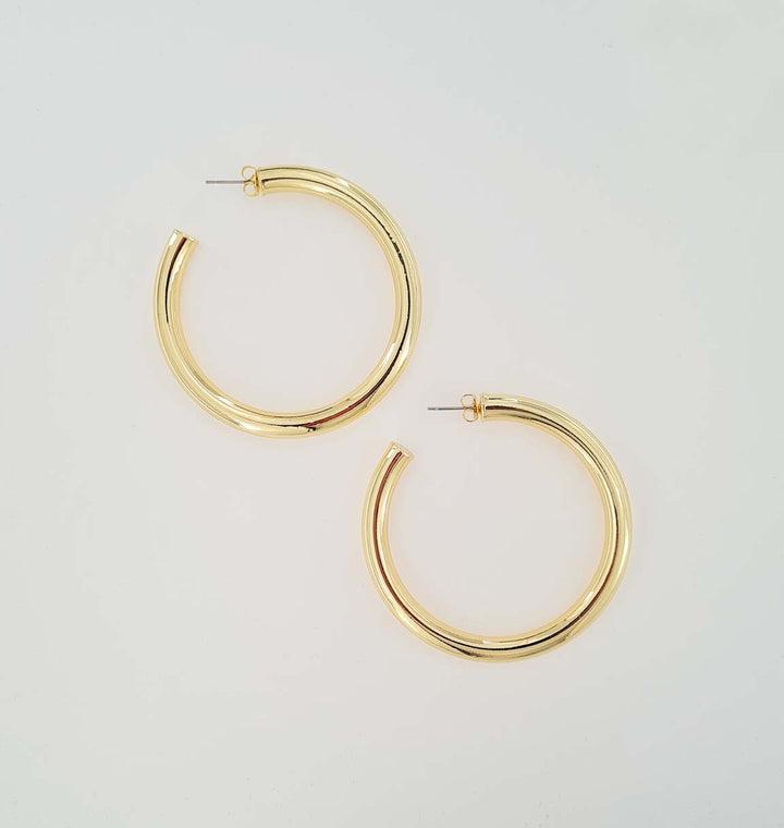 Find Øreringe, chunky hoops, forgyldt messing, 60 x 6 mm hos Beadhouse of Copenhagen i dag, med en altid hurtig levering!