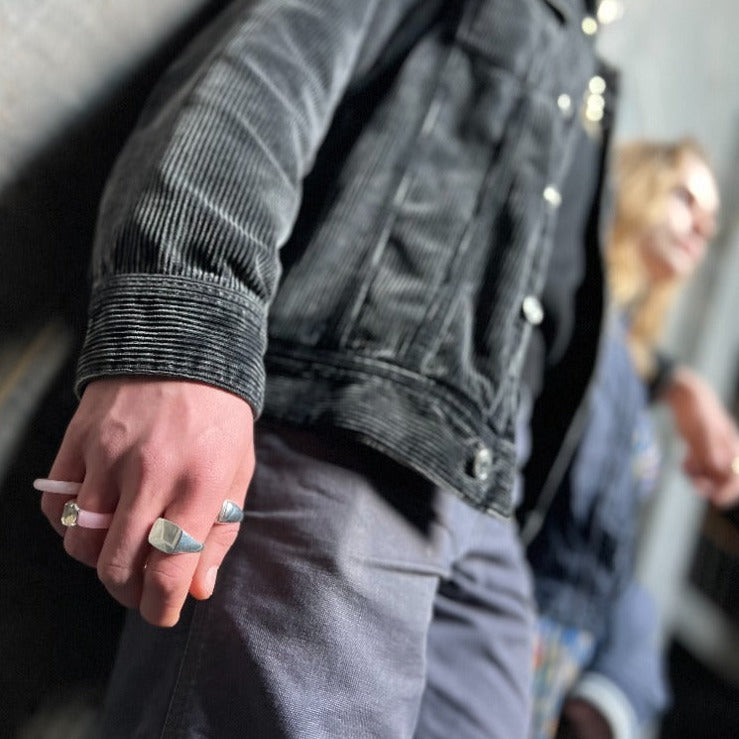 Find Fingerring, stor signet ring, sterlingsølv hos Beadhouse of Copenhagen i dag, med en altid hurtig levering!
