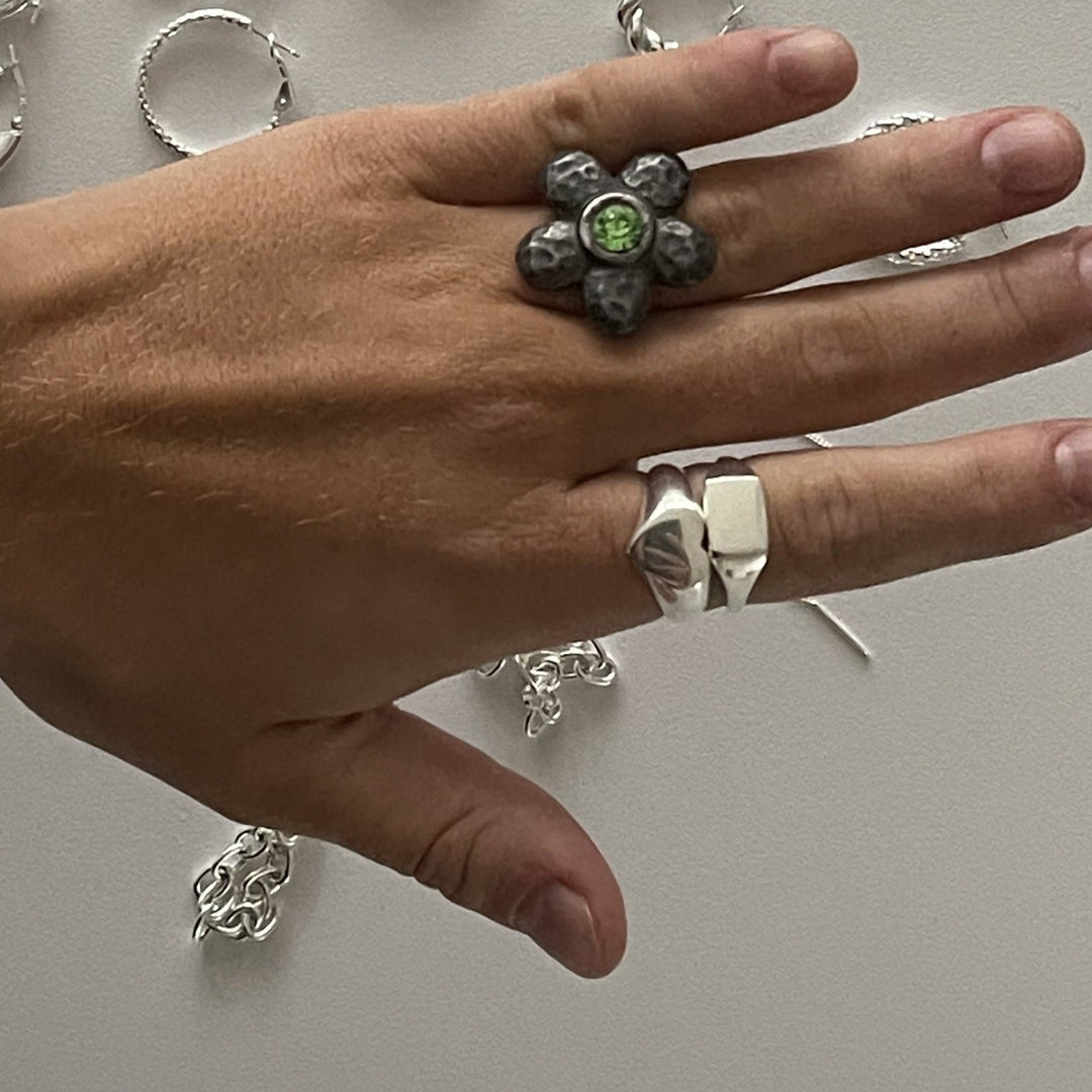 Find Fingerring, hjerte signetring, sterlingsølv hos Beadhouse of Copenhagen i dag, med en altid hurtig levering!