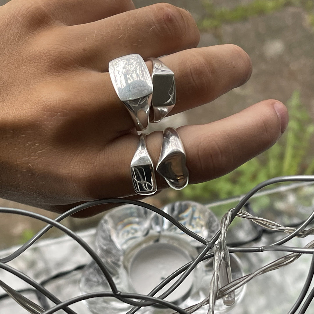 Find Fingerring, stor signet ring, sterlingsølv hos Beadhouse of Copenhagen i dag, med en altid hurtig levering!