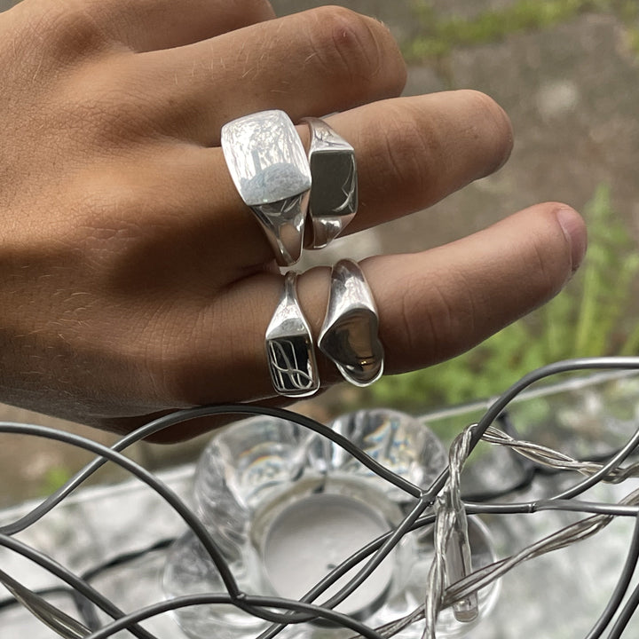 Find Fingerring, stor signet ring, sterlingsølv hos Beadhouse of Copenhagen i dag, med en altid hurtig levering!